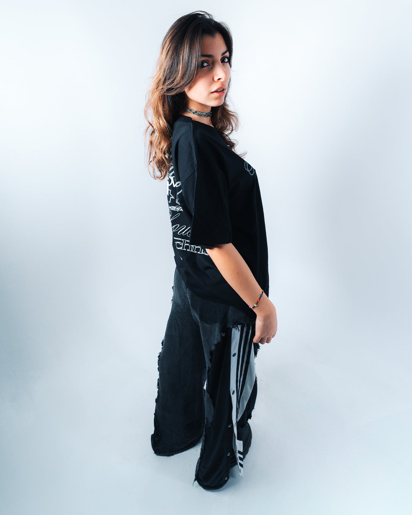 Schwarz-weißes Shirt mit Polyamor Logo – Streetwear vom Trance- und Bouncelabel Polyamor Berlin